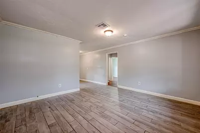 5431 Willow Glen Drive, Houston, TX 77033 - Photo 9