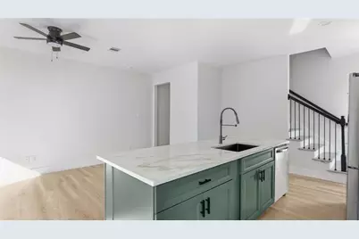 1313 Knight St #2, Houston, TX 77022 - Photo 9