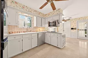 614 Orangewood Dr, Conroe, TX 77302 - Photo 9