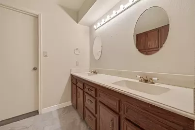1823 Pinewood Court, Sugar Land, TX 77498 - Photo 39