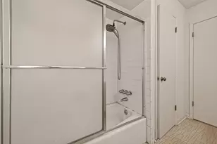 1823 Pinewood Ct, Sugar Land, TX 77498 - Photo 33