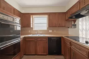 1823 Pinewood Ct, Sugar Land, TX 77498 - Photo 21