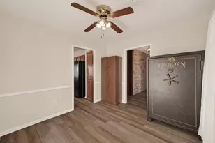 1823 Pinewood Ct, Sugar Land, TX 77498 - Photo 9