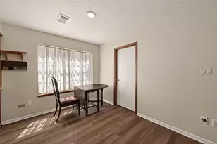 1823 Pinewood Ct, Sugar Land, TX 77498 - Photo 15