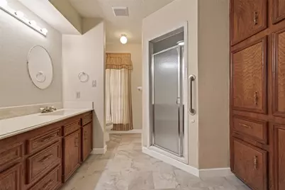 1823 Pinewood Court, Sugar Land, TX 77498 - Photo 37