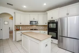 14 Guinevere Pl, Conroe, TX 77384 - Photo 9