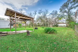 745 Kyle St, Angleton, TX 77515 - Photo 21