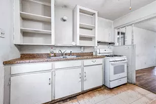 745 Kyle St, Angleton, TX 77515 - Photo 9