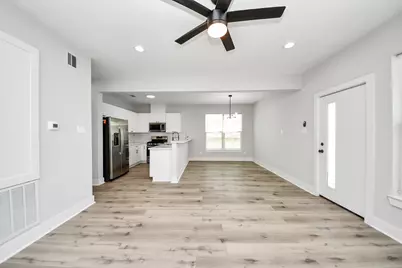 819 E 40th Street, Houston, TX 77022 - Photo 9