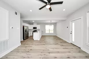 819 E 40th St, Houston, TX 77022 - Photo 9