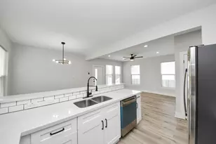 819 E 40th St, Houston, TX 77022 - Photo 17