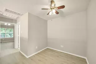 171 N Burberry Park Cir, The Woodlands, TX 77382 - Photo 17