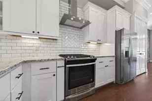 823 W 21st St, Houston, TX 77008 - Photo 9