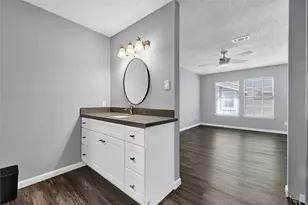 12111 Lemon Ridge Ln, Houston, TX 77035 - Photo 11