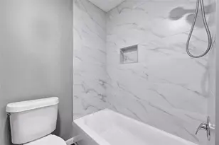 12111 Lemon Ridge Ln, Houston, TX 77035 - Photo 9