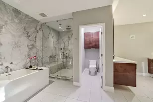 210 Pine Hollow Ln, Houston, TX 77056 - Photo 11