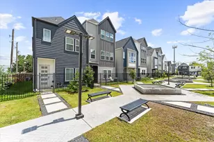 8302 Springwood Cyn Ln, Houston, TX 77055 - Photo 37