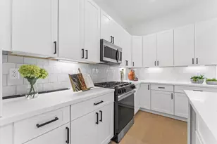 8302 Springwood Cyn Ln, Houston, TX 77055 - Photo 15