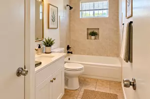 4749 E Ridge Creek Dr, Houston, TX 77053 - Photo 5