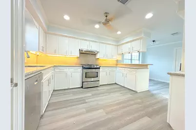 5926 Queensgate Drive, Houston, TX 77066 - Photo 11