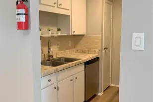10049 Westpark Dr, Houston, TX 77042 - Photo 11