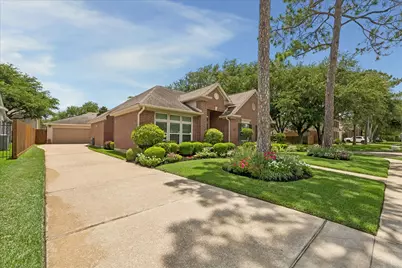 13902 Mill Garden Court, Houston, TX 77059 - Photo 3