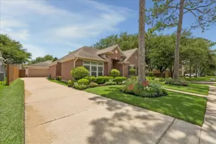 13902 Mill Garden Ct, Houston, TX 77059 - Photo 3