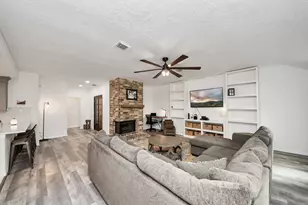 4005 Spring Meadow Dr, Pearland, TX 77584 - Photo 5