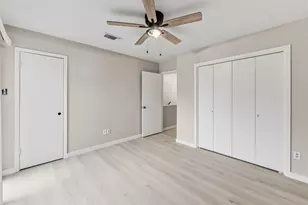 2521 Crosstimbers St, Huntsville, TX 77320 - Photo 11