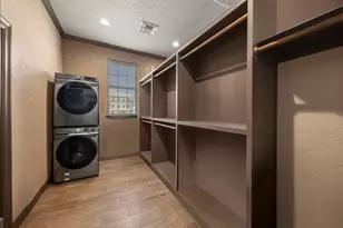 323 Tiki Dr, Tiki Island, TX 77554 - Photo 33