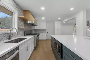 10514 Emnora Ln, Houston, TX 77043 - Photo 11