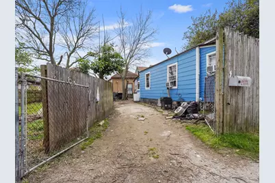 2806 Avenue L, Galveston, TX 77550 - Photo 31