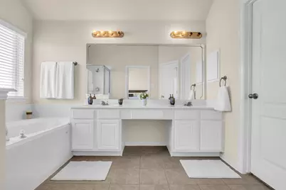 10022 Darrell Springs Lane, Tomball, TX 77375 - Photo 13