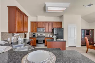 10022 Darrell Springs Ln, Tomball, TX 77375 - Photo 5