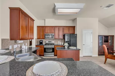 10022 Darrell Springs Lane, Tomball, TX 77375 - Photo 5