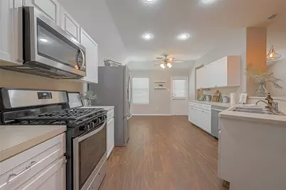 11 Yarrowdale Court, The Woodlands, TX 77382 - Photo 7