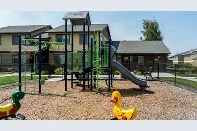 950 SW Madison St, Madras, OR 97741 - Photo 5