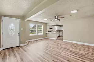 1109 E Walker St, League City, TX 77573 - Photo 7