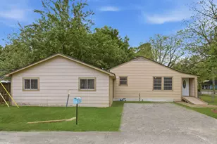 1109 E Walker St, League City, TX 77573 - Photo 1