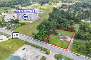 208 Barnes, Dayton, TX 77535 - Photo 5