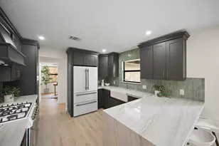 4813 Hummingbird St, Houston, TX 77035 - Photo 11