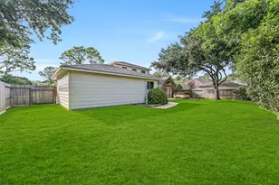 513 Meadow Bend Dr, Friendswood, TX 77546 - Photo 33