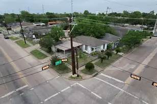 703 76th St, Houston, TX 77012 - Photo 1