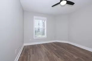 1728 Bevis St, Houston, TX 77008 - Photo 5