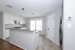 1728 Bevis St, Houston, TX 77008 - Photo 7