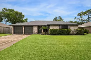 605 Heather Ln, Friendswood, TX 77546 - Photo 1