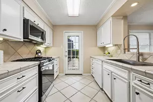 605 Heather Ln, Friendswood, TX 77546 - Photo 11