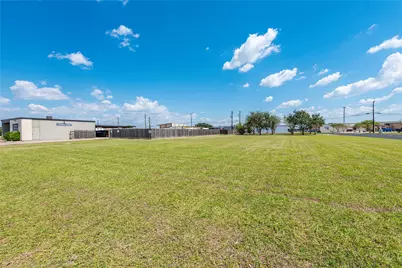 1510 N Ben Jordan Street, Victoria, TX 77901 - Photo 5