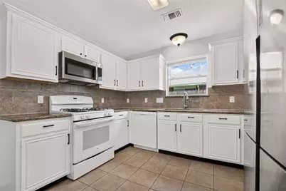 9710 Berkshire Trace, Pearland, TX 77584 - Photo 9