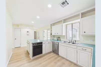 205 Narcissus Street, Lake Jackson, TX 77566 - Photo 11